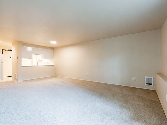 4th image of 2424 NW 59th St APT 102