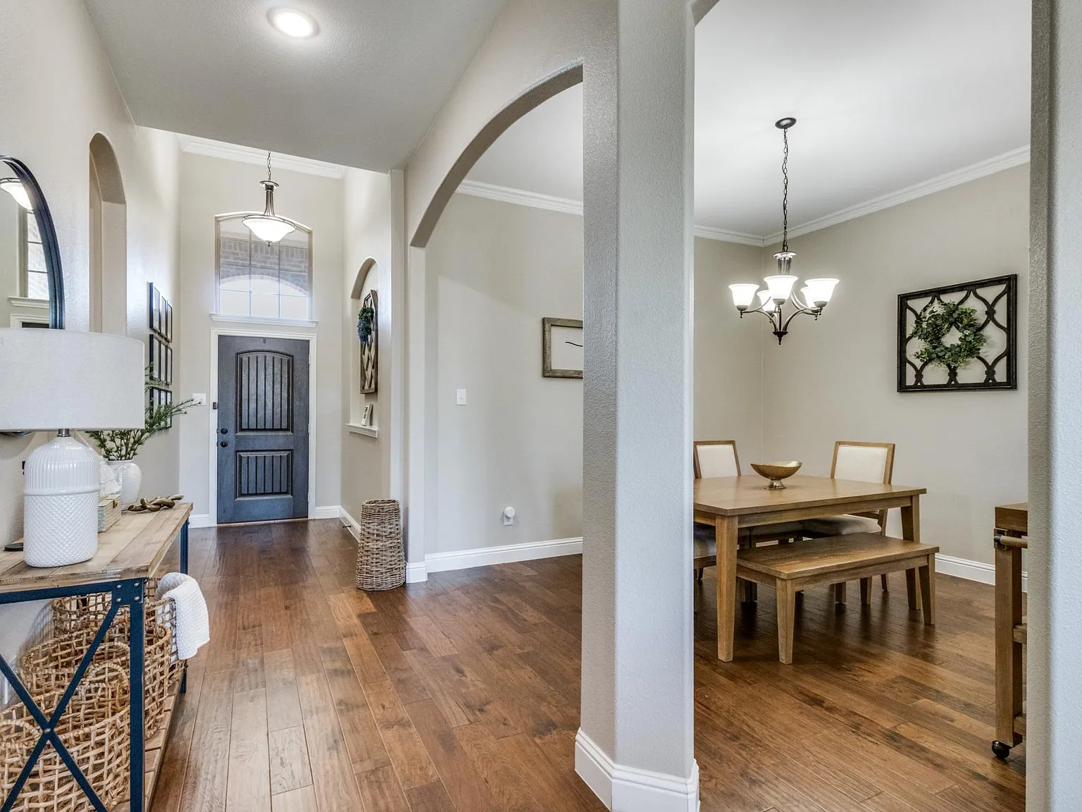 108 Landsdale Cir — Photo 2