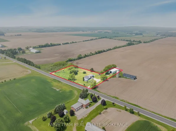 160 Lafontaine Rd W, Tiny, ON L9M 0L4