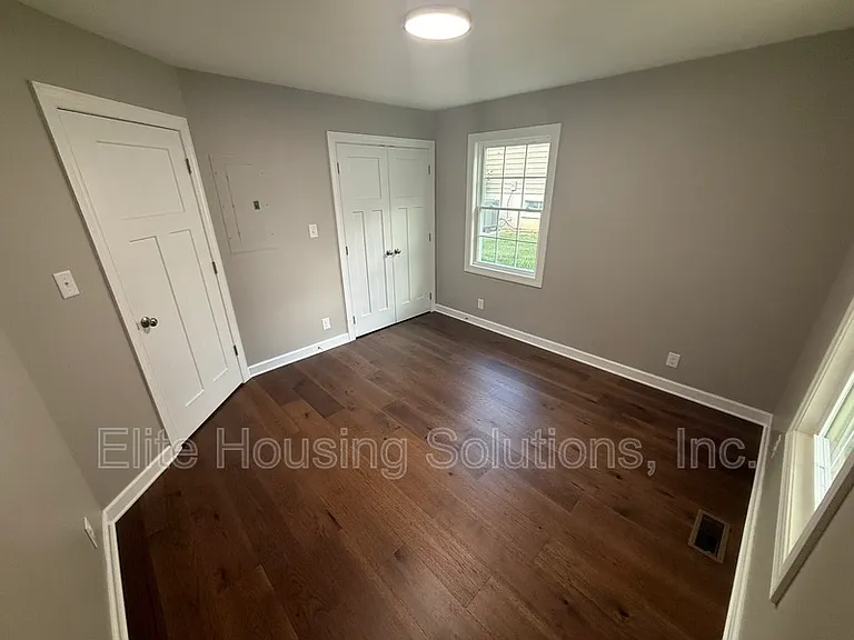 445 S 14th St — Photo 6