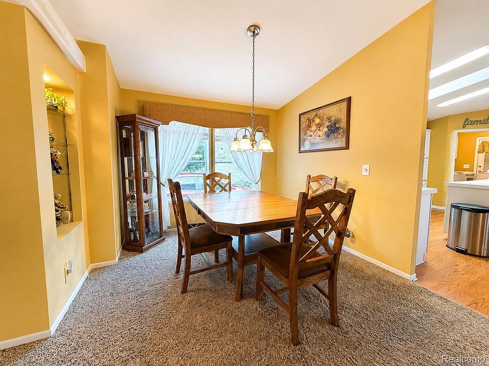 551 Twin Lakes Dr, photo 23
