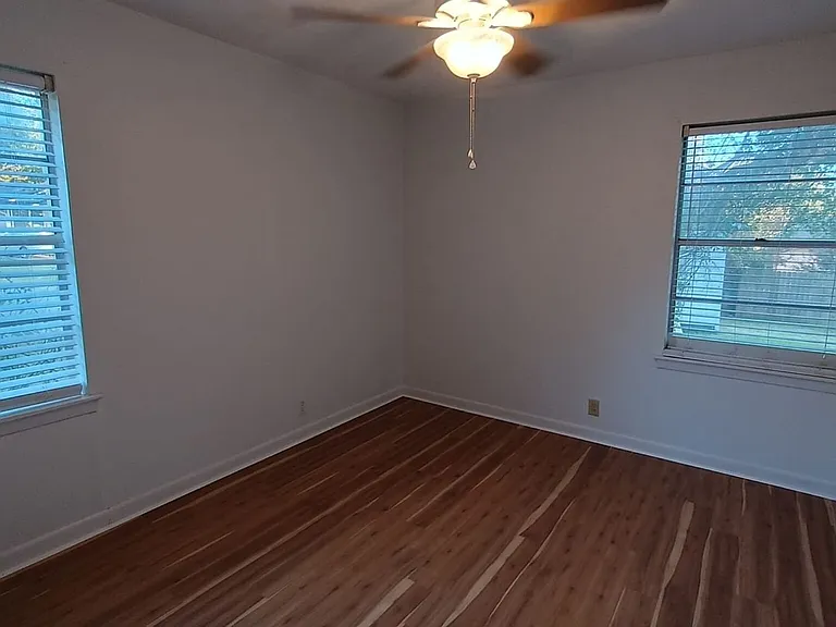 1402 Hillcrest Dr — Photo 22