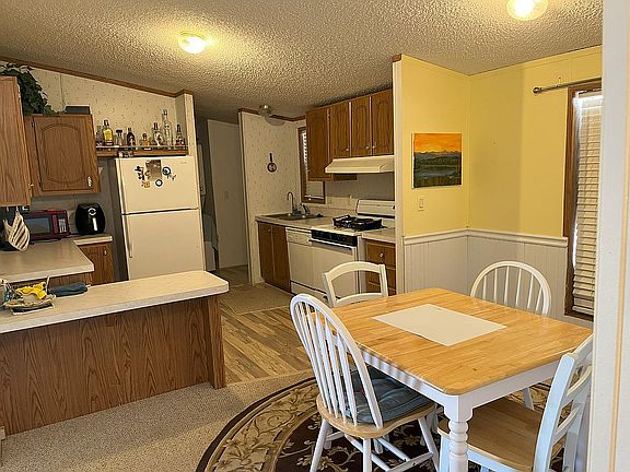 5th image of 137 Karen Ln