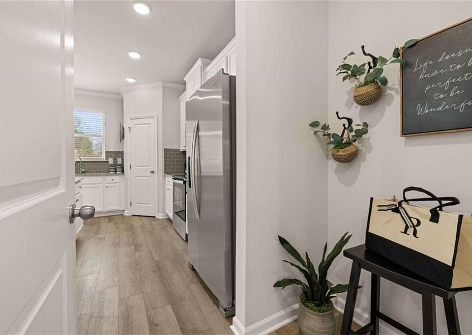 1st image of 684 River Gardens Dr SE
