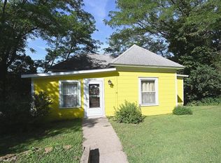 7480 NW River Rd, Parkville, MO 64092