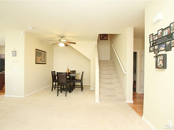 4th image of 1985 Garry Oaks Ave Unit A