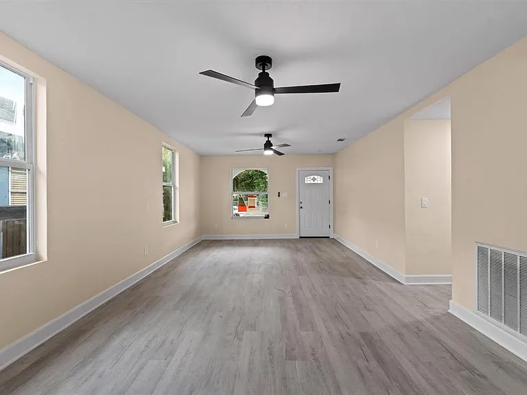 2825 N Taliaferro Ave — Photo 3