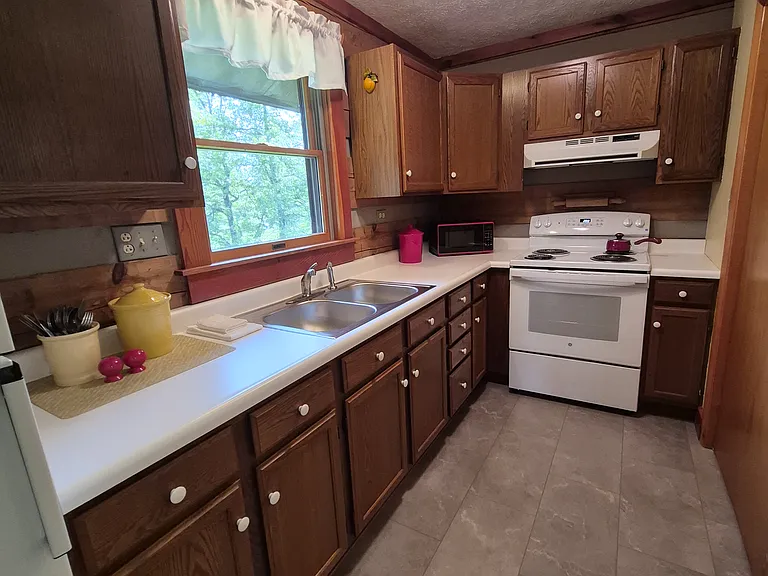 331 Drain Rd — Photo 1