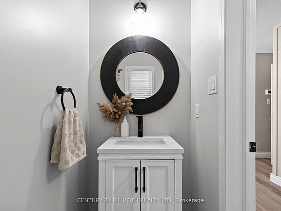 4th image of 1 Ruthven Cres