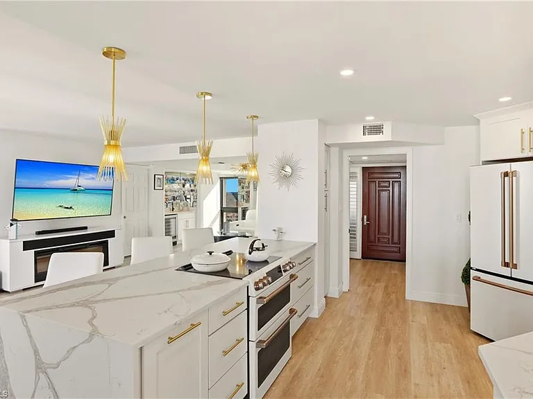 4551 Gulf Shore Blvd N #1500 — Photo 14