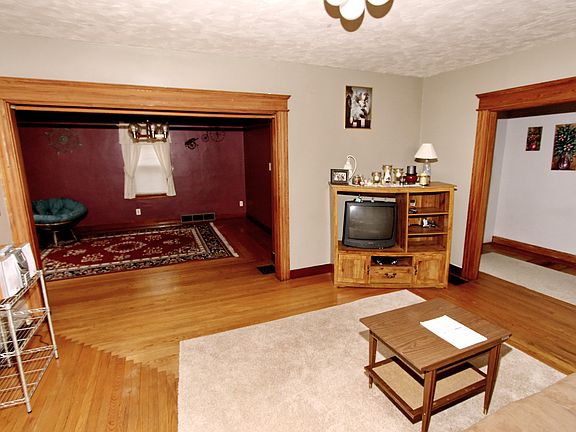 3rd image of 42 Kneen St