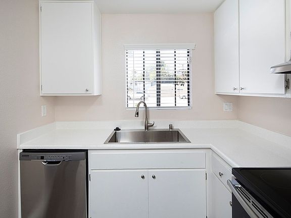 5th image of 2929 Broadway APT 102