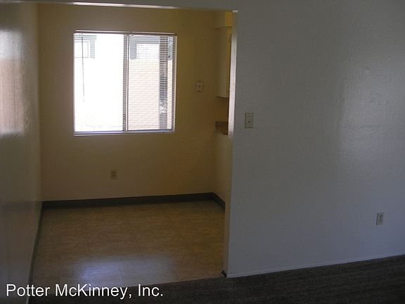 3rd image of 1004 C St APT B