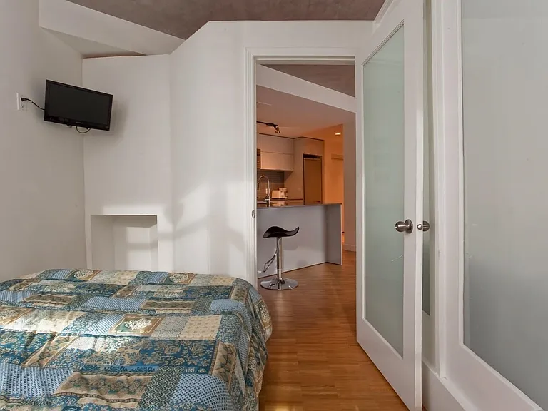 128 Cordova St W #807 — Photo 16
