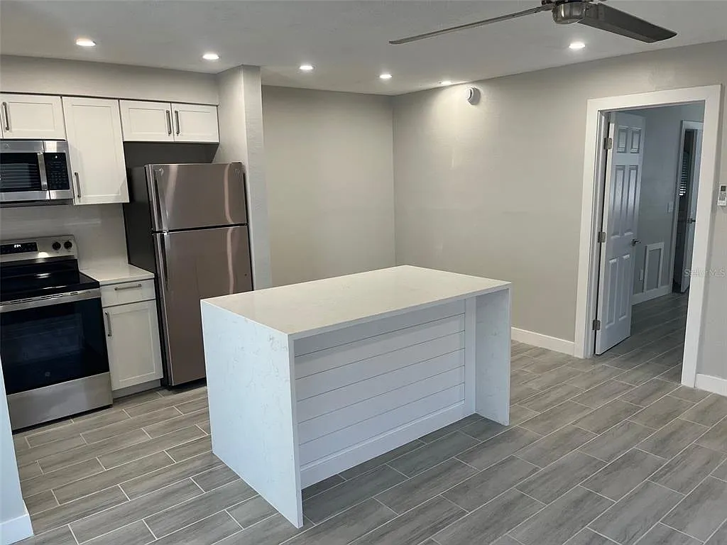 1 bed, 1.0 bath, 450 sqft, $1,750 — Photo 2