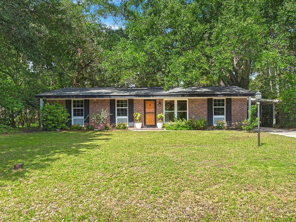 1st image of 1047 Honeysuckle Ln