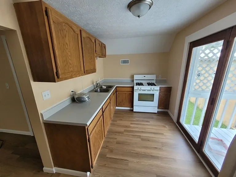 1411 E Harper Ave — Photo 7