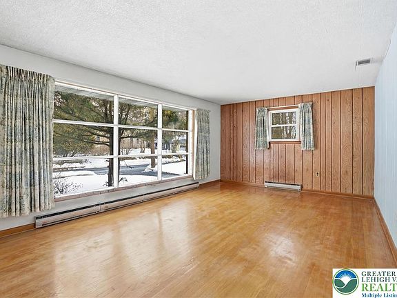 4th image of 463 Linden St