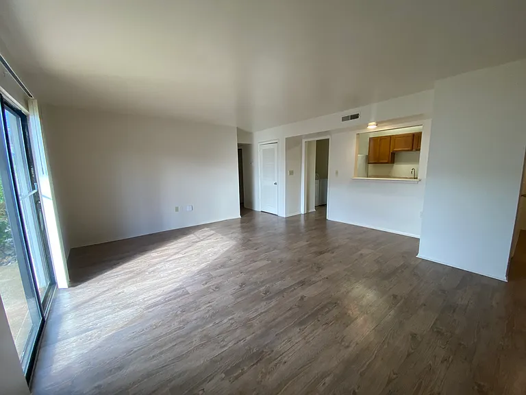County Green Apartments — Photo 54