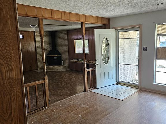 3rd image of 5022 Lakewood Dr