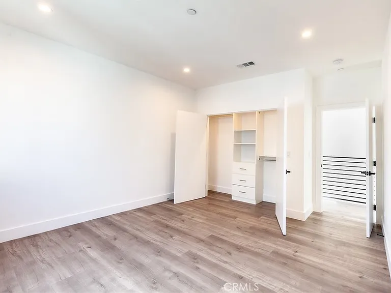10910 W Hesby St #1/2 — Photo 20