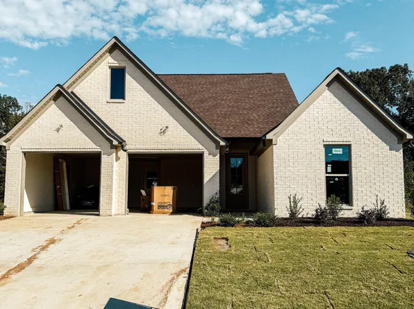 76 Kingston Creek Dr, Jackson, TN 38305