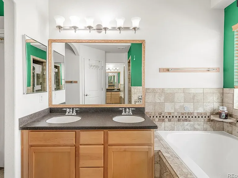 1510 S De Gaulle Cir — Photo 38