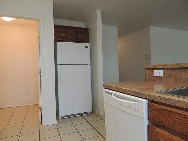 930 Edwards St — Photo 7