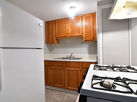3rd image of 2327 Rodman St