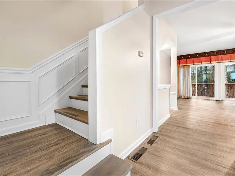 3944 Howell Park Rd — Photo 8
