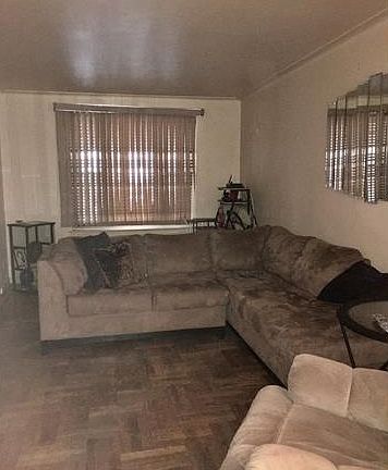 3rd image of 2732 Yates Ave
