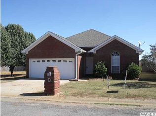 221 Azalea Ln, Moundville, AL 35474