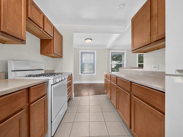 918 Greenbay Rd #2L — Photo 2