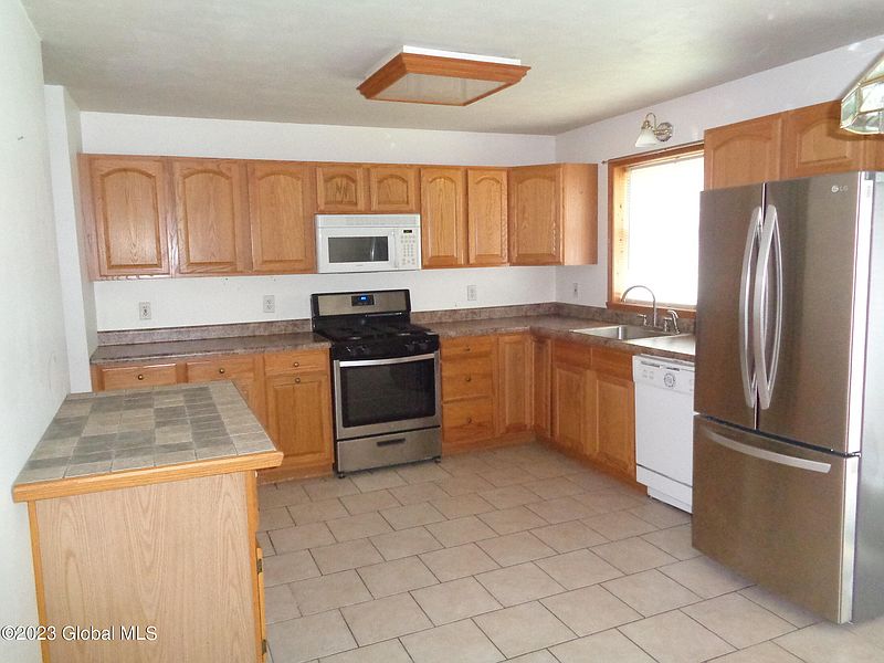 5th image of 2128 greenpoint Avenue