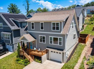 32 Greenwood Fields Dr, Asheville, NC 28804