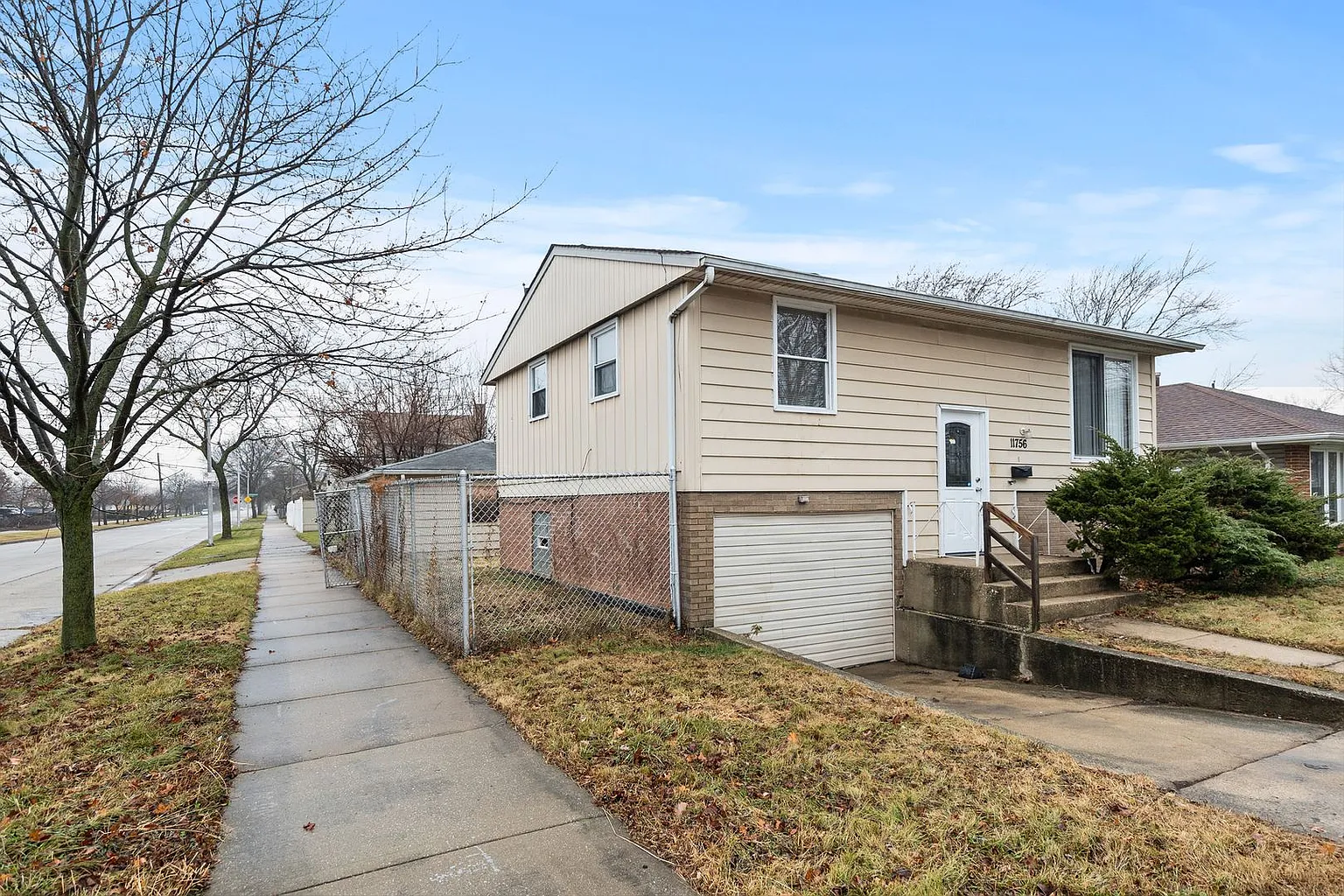 11756 S Racine Ave photo 1
