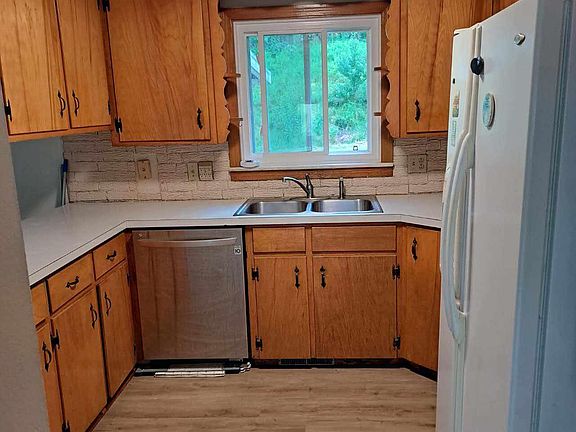 4th image of 804 Lehigh Ave