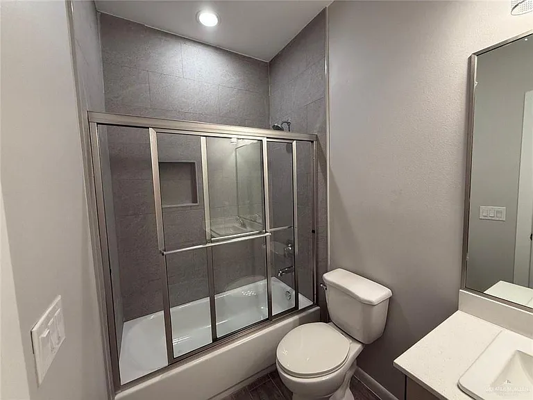 816 Dove Ave #2 — Photo 15