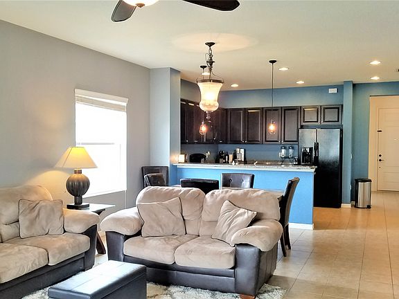 Great Room w/ Bfst Bar