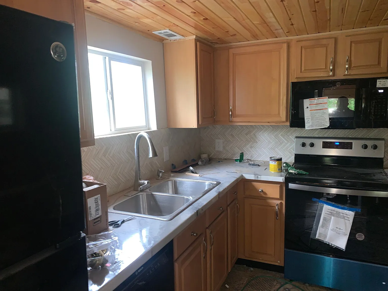 610 Arcola Dr — Photo 3