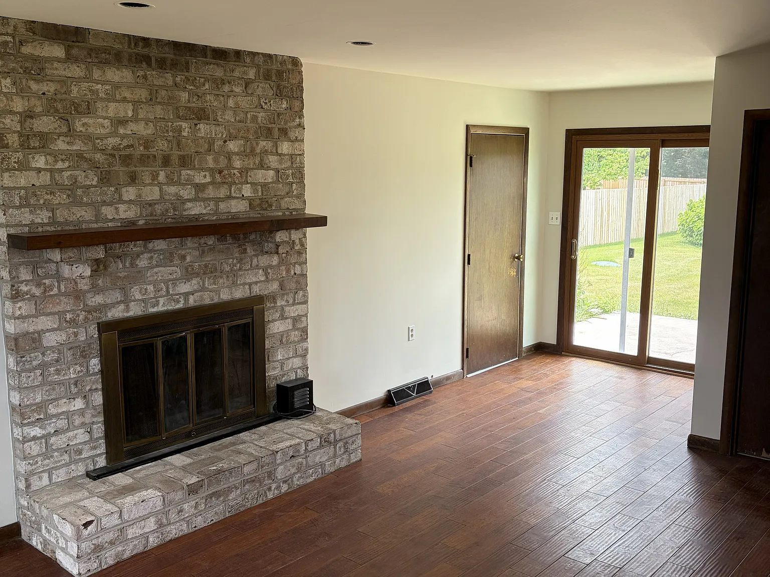 3 bed, 1.5 bath, 1462 sqft, $1,800 — Photo 1