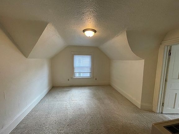 5th image of 816 Prospect Ave NE #2