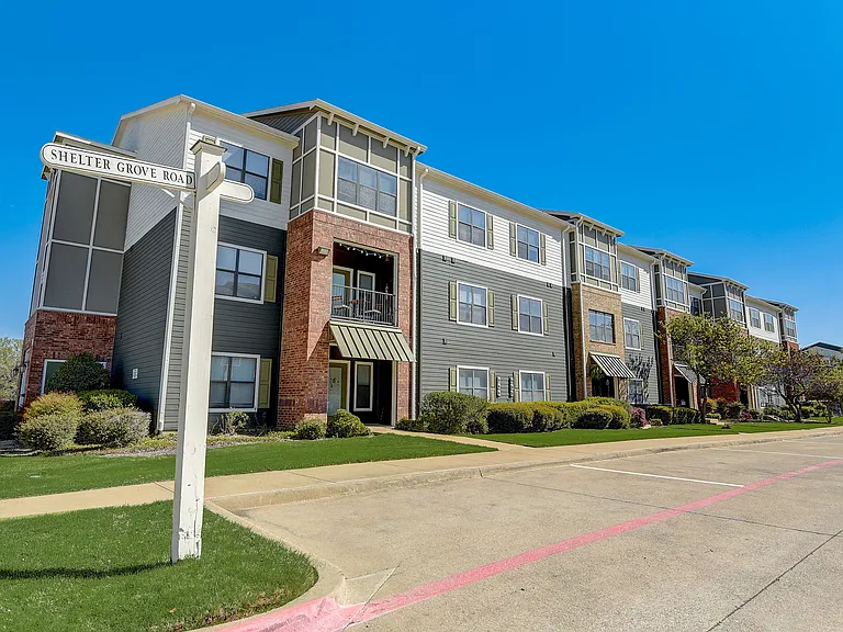 Skyview West Apartments — Photo 38