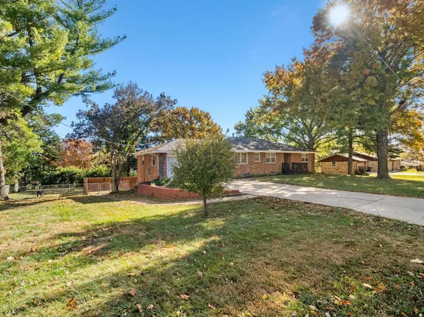 1522 Givens Rd, Manhattan, KS 66503