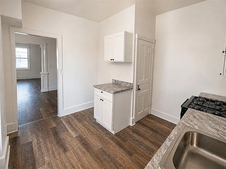 2238 N Pine St — Photo 7