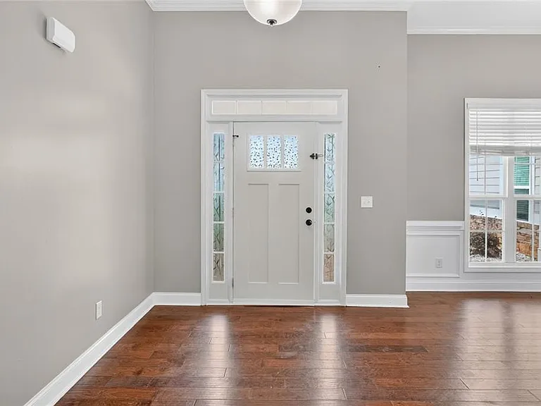 80 Whitley Ct — Photo 3
