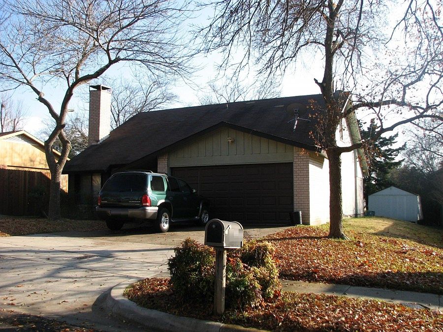 2nd image of 702 Meadowglen Dr