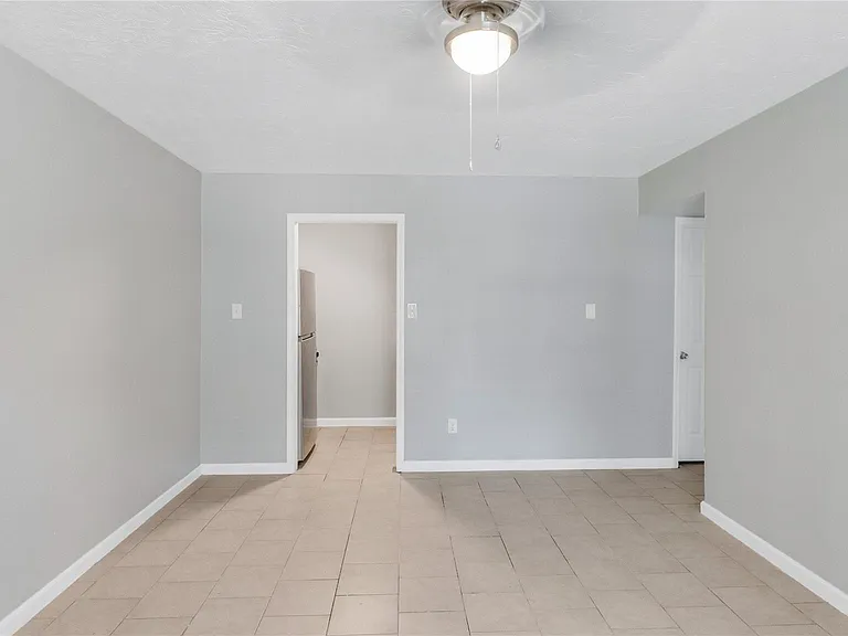 122 E Crosstimbers St #106 — Photo 7