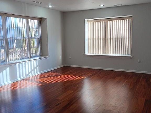 5th image of 54 Tamarack Ct