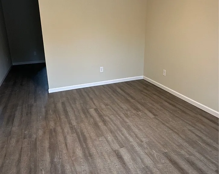 105 W B Dye Rd — Photo 1